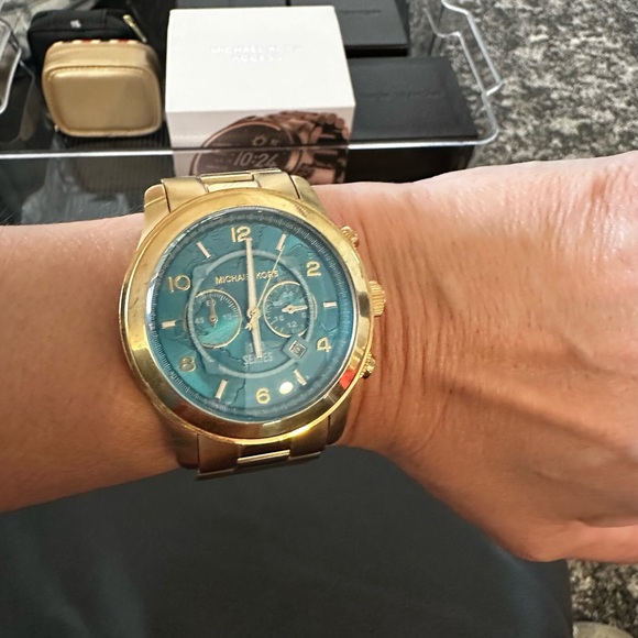 Michael Kors Runway Hunger Stop100 Series Turquoise Blue Dial Gold - Picture 7 of 10